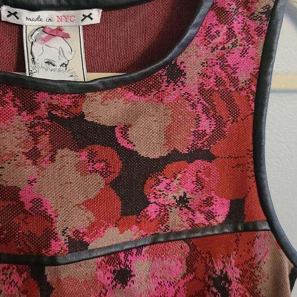 Gorgeous Floral dress with leather piping - Picture 4 of 10